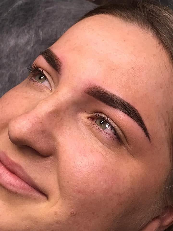 Healed ombre brows framing the face, viewed straight on